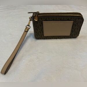 Michael Kors Wristlet